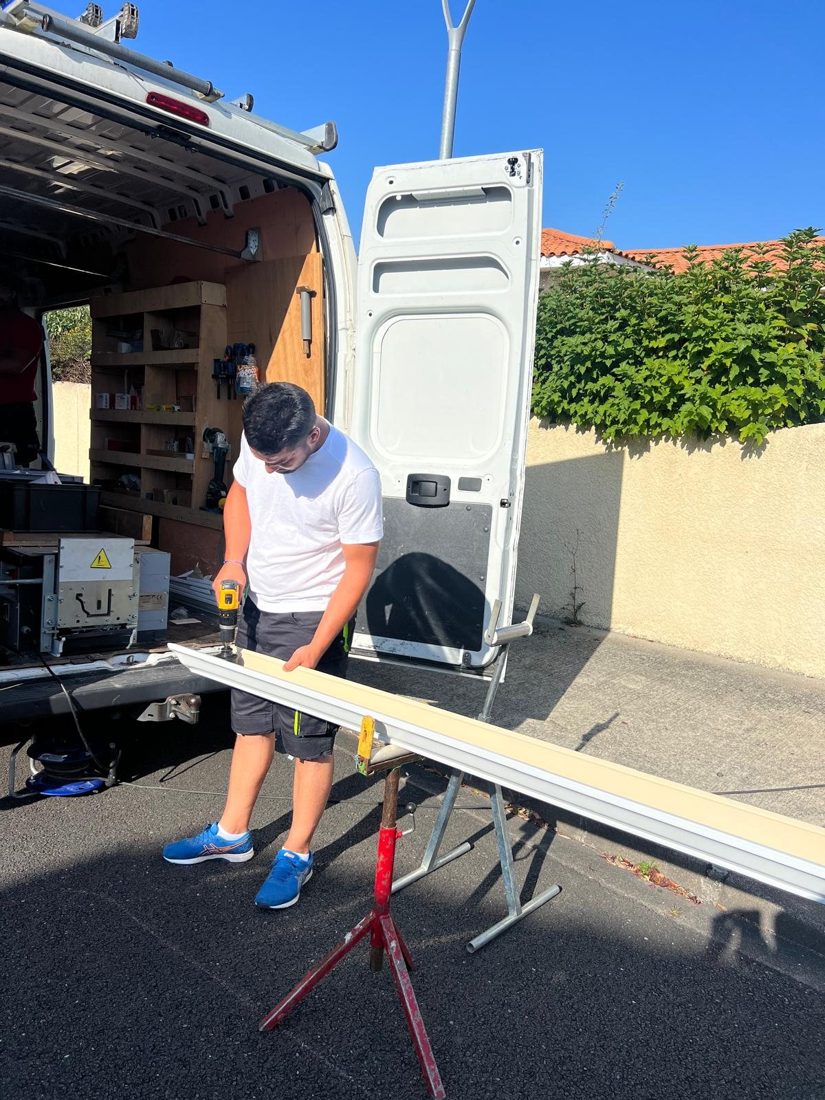 Couvreur au travail