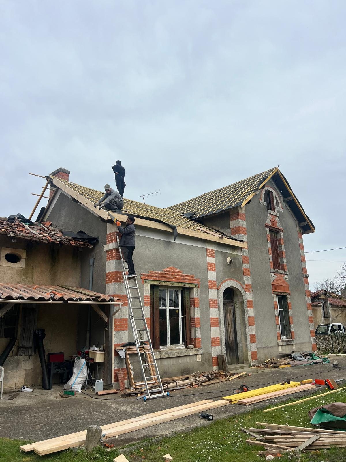 Rénovation de toiture en cours de chantier